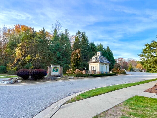 Building Photo - 5841 Lafayette Ln