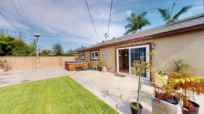 Building Photo - Beautiful 3 Bedroom Home in Huntington Beach