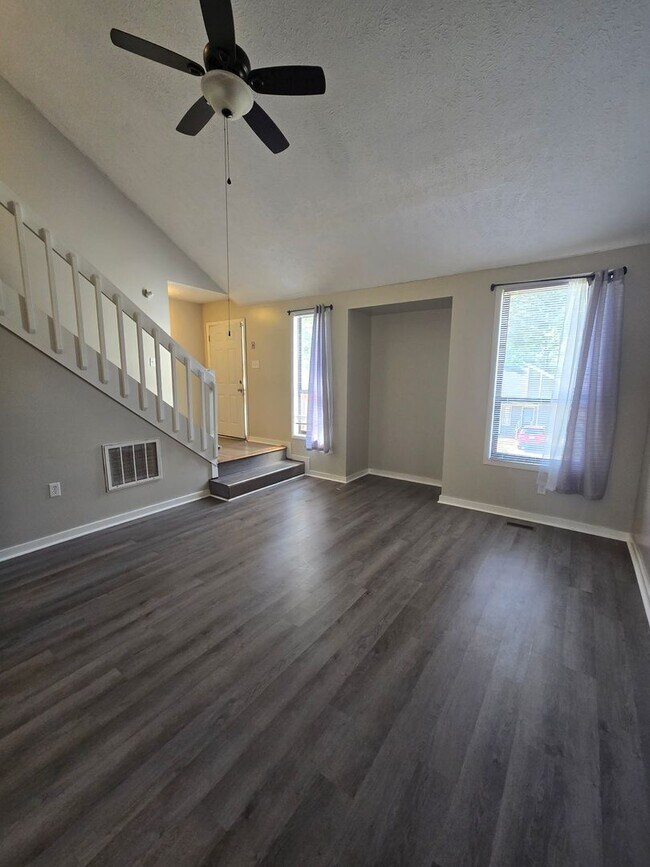 Building Photo - Townhome for rent