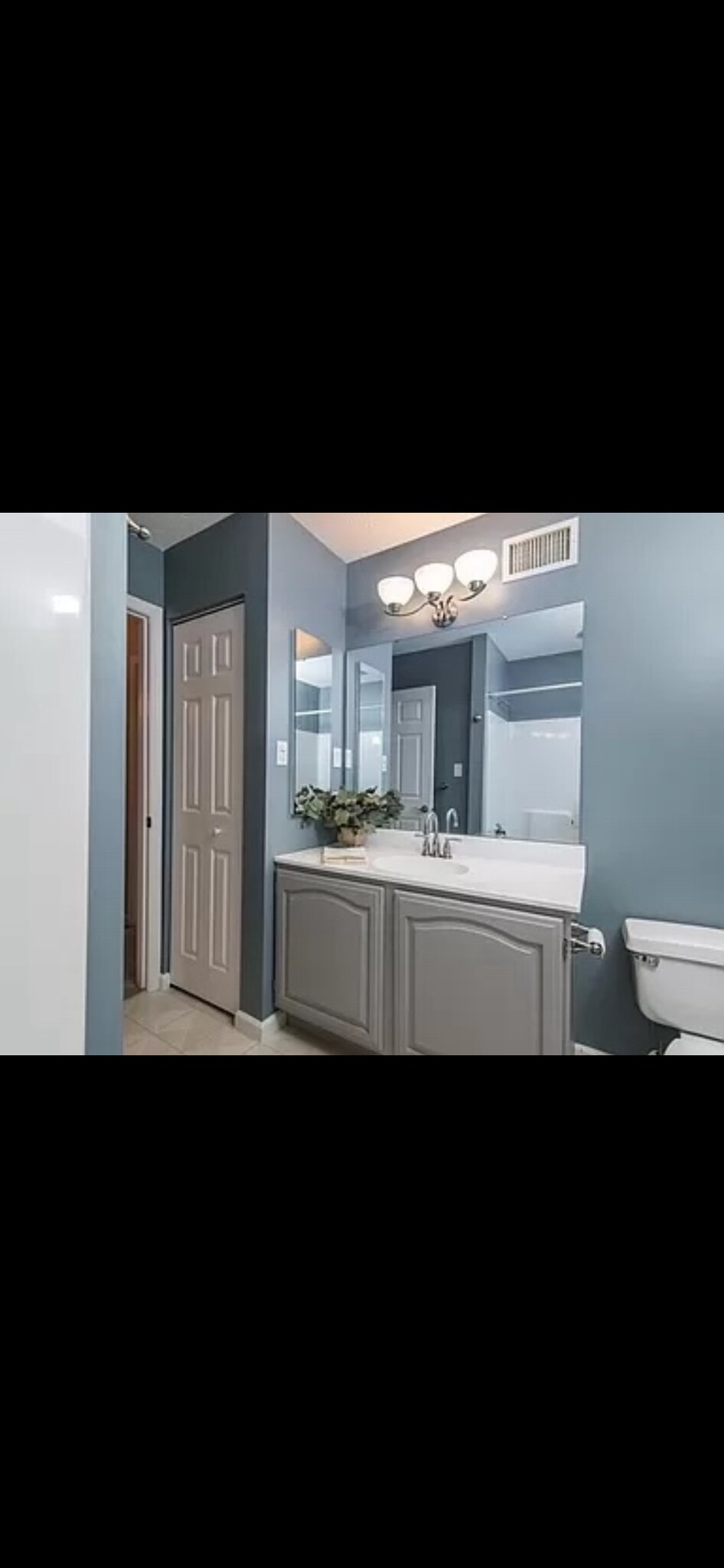 Upstairs bathroom - 81701 Lost Valley Dr