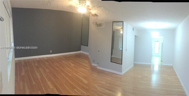 Building Photo - 1450 NE 170th St