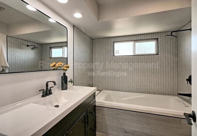 Building Photo - 2585 Warbler Ave