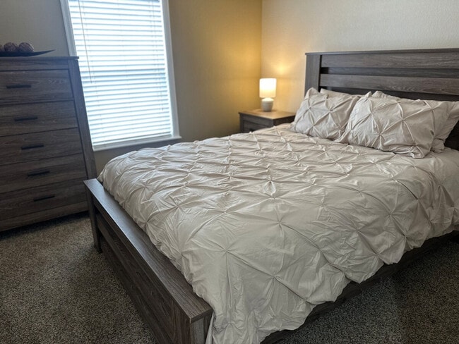 Building Photo - 12810 Roosevelt Ln