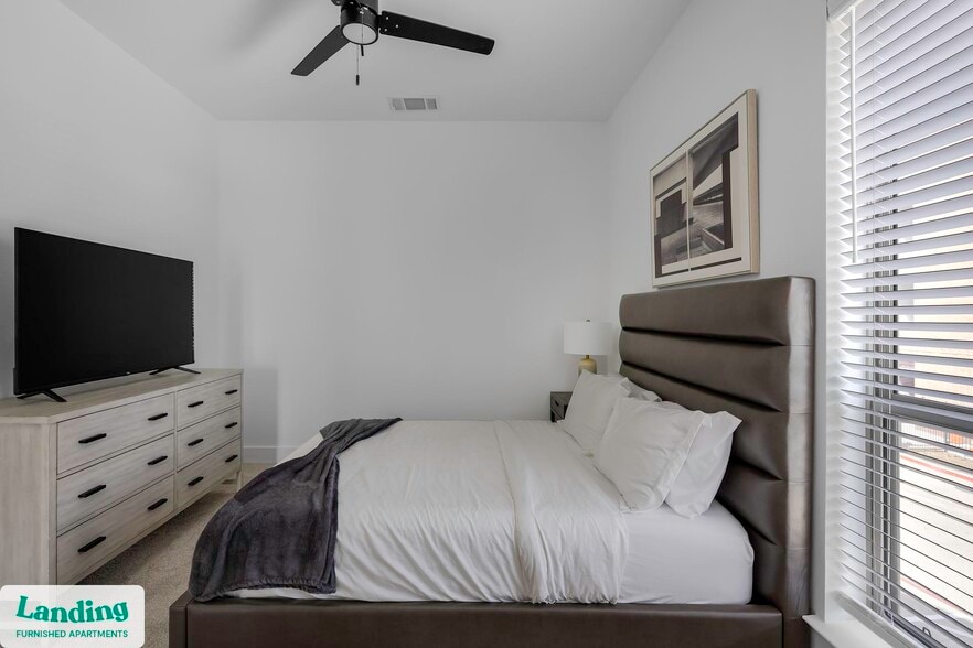 Building Photo - 650 E Sycamore St