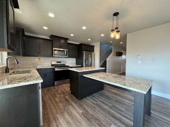 Building Photo - Beautiful 3 Bedroom 2 Story Home in Cul de...