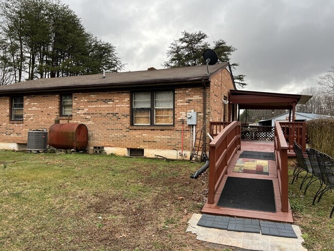 Building Photo - 12762 Red House Rd