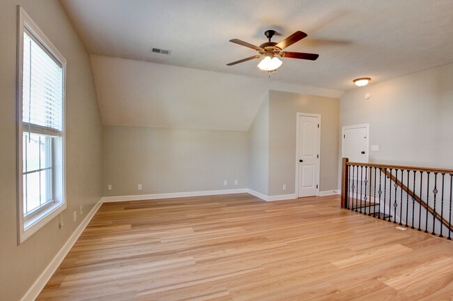 Building Photo - Fantastic Open Floor Plan Home With Stone ...