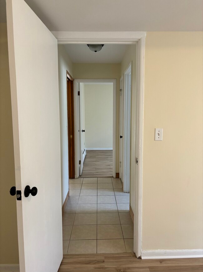 Building Photo - 1432 W Rosemont Ave