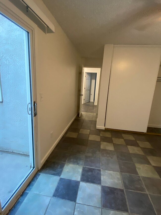 Building Photo - 4th of July MOVE IN SPECIAL! $500.00 off your first month's rent if you move in by July 4th!