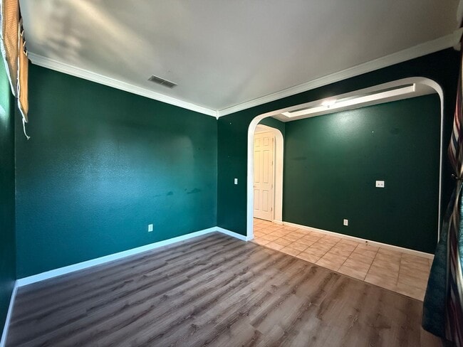 Building Photo - Single-story 3 bedroom, 2 bathroom, plus o...