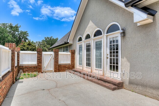 Building Photo - 208 Stonington Dr