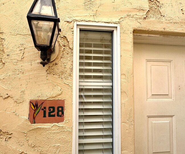 Building Photo - Welcome to this charming 2-bedroom, 2-bath condo in a gated Ventana Condominiums