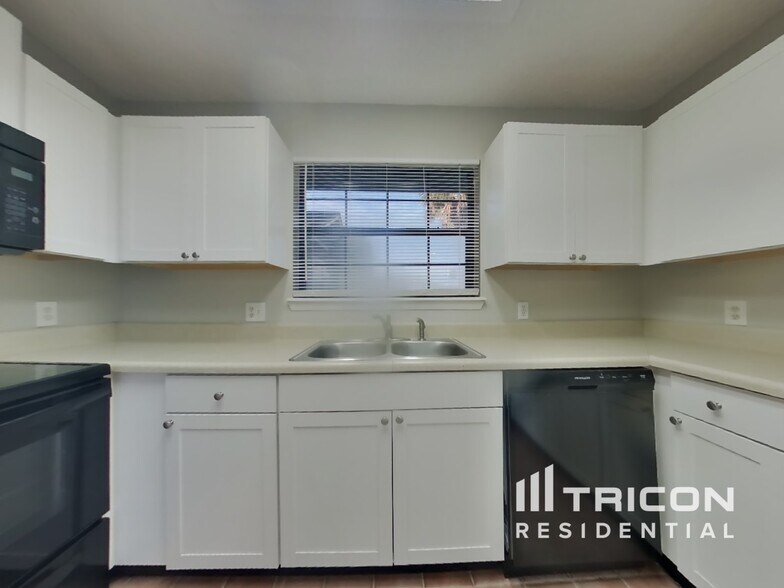 Building Photo - 7827 Pepper Cir E