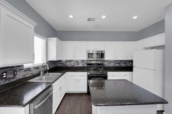Building Photo - 7861 Juniper Forest St