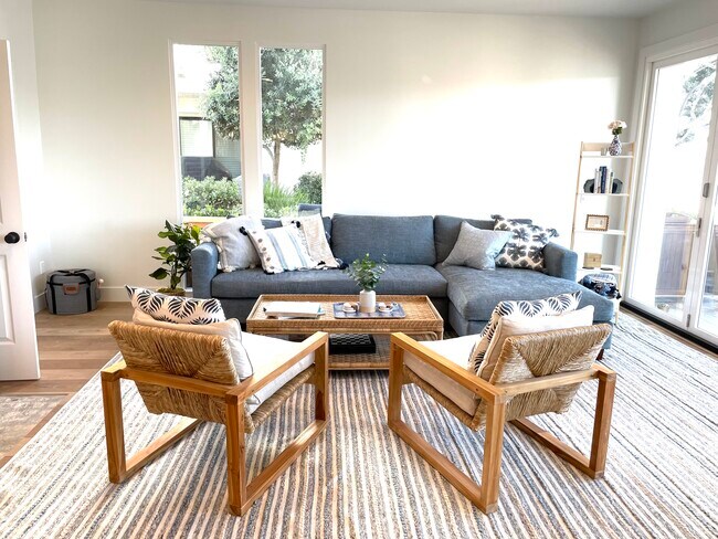 Building Photo - 49 Kingston Ct S