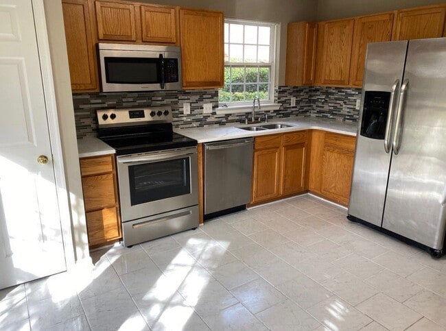 Building Photo - Remodeled 3BR/2.5BA in Nashboro Golf Club