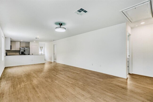 Building Photo - 206 Kings Row Ln