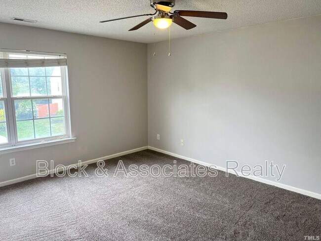 Building Photo - 5013 Marathon Ln