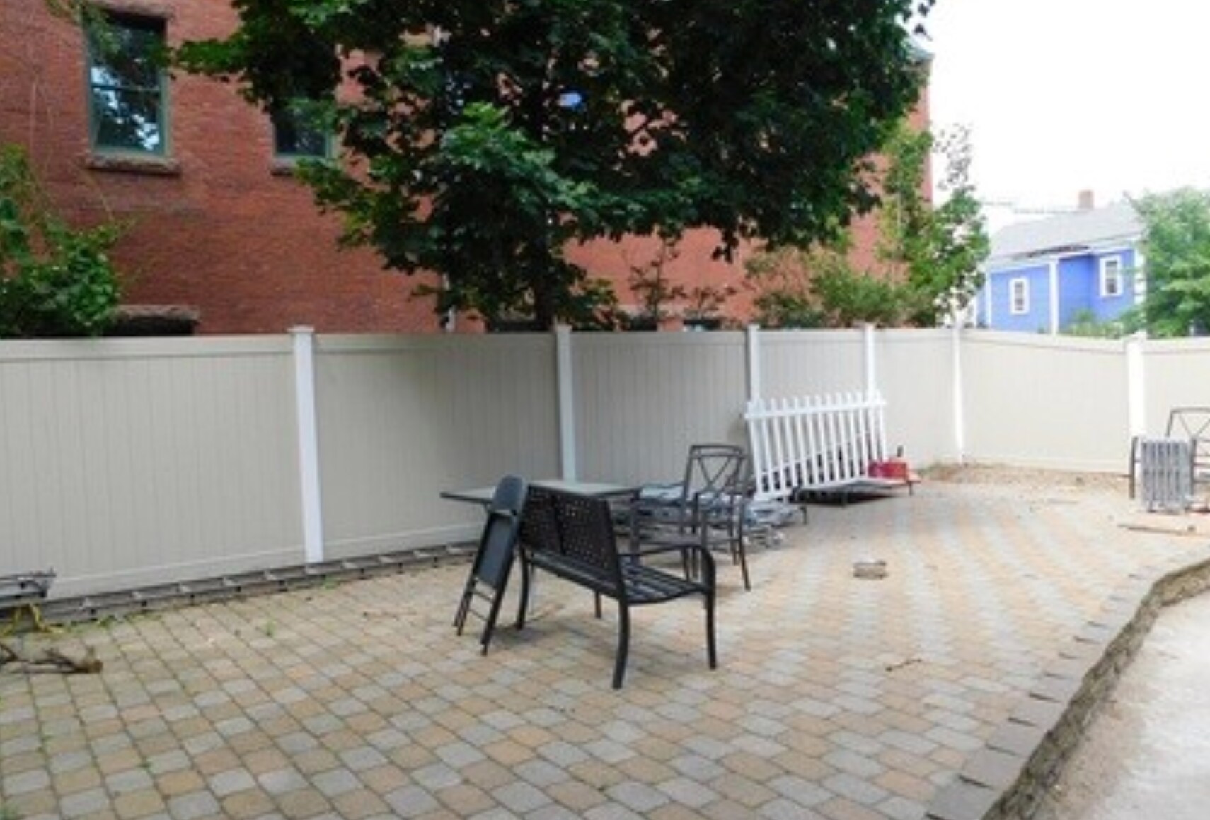 Building Photo - 168 River St