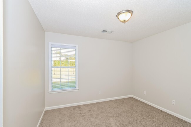 Building Photo - 9720 Lakeland Hills Cove