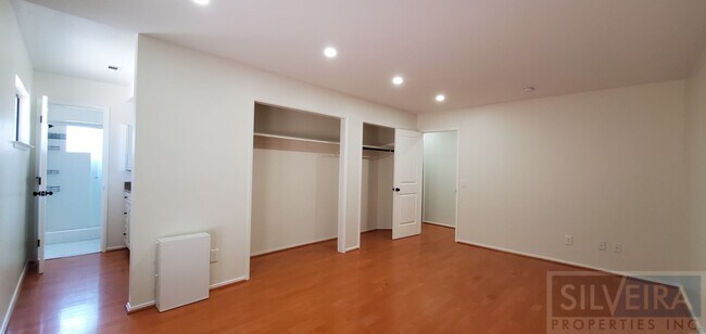 Building Photo - Lovely 3 Bedrooms 2 bath Home For Rent