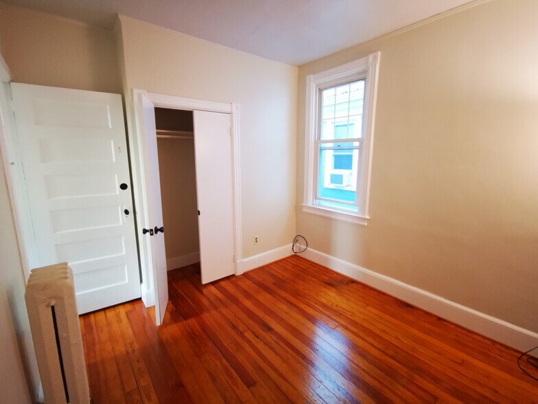 Building Photo - 348 Castleton Ave