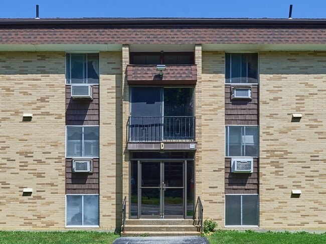 Building Photo - 121 Bailey St
