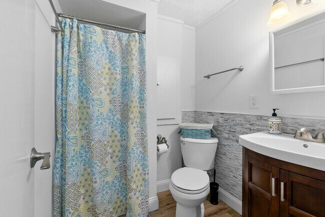 Building Photo - 152 Manresa Rd