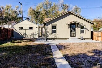 Front of the House - 915 Irving St