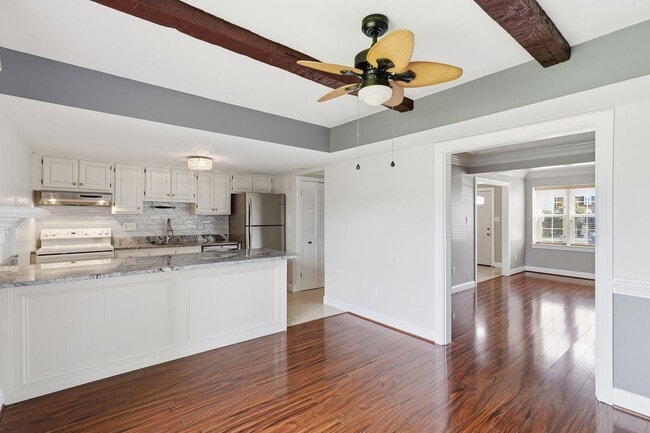 Building Photo - 1042B Margate Ct