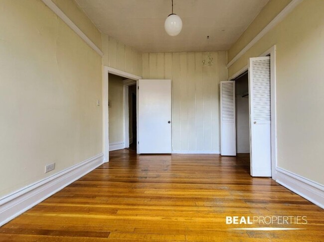 Building Photo - 2 bedroom in CHICAGO IL 60610