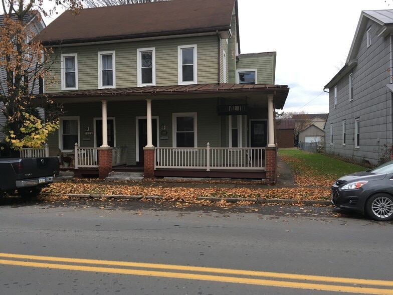 Building Photo - 612 Main St