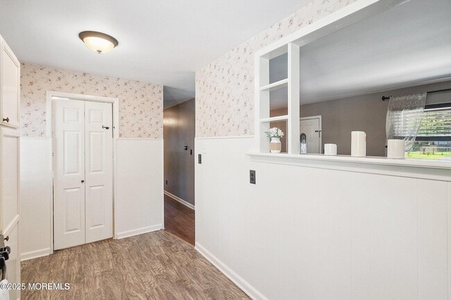 Building Photo - 6 Redwood Rd