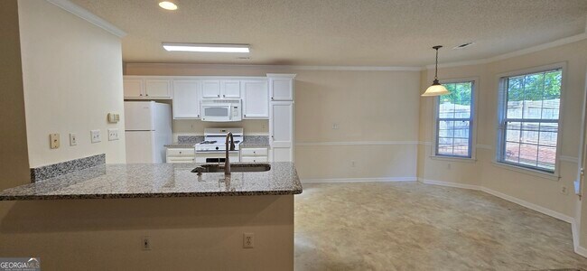 Building Photo - 2 Mill Ridge Pl