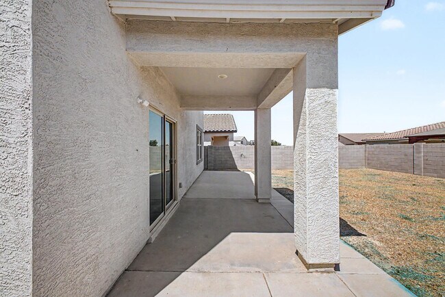 Building Photo - 35450 W Santa Clara Ave