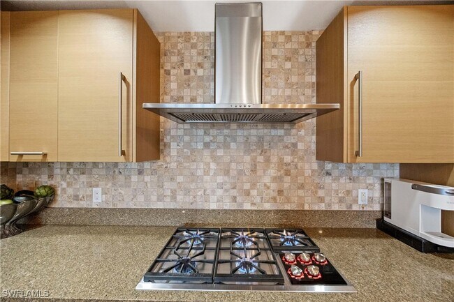 Building Photo - 13675 Vanderbilt Dr