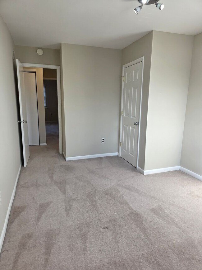 Building Photo - Green Valley Community off Kirkwood Highway