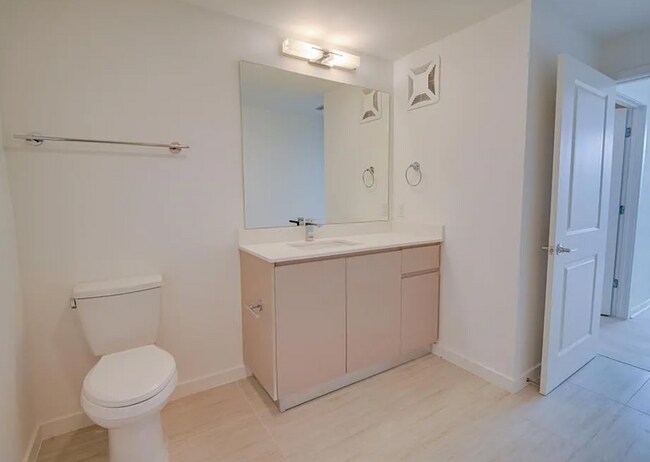 Building Photo - Top Floor Corner Unit – Brand New 3/2 Condo with Balcony in Millenia Park *** Only $1995/mo ***