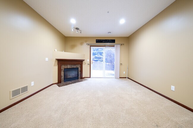 Building Photo - 5128 Yuma Ln N