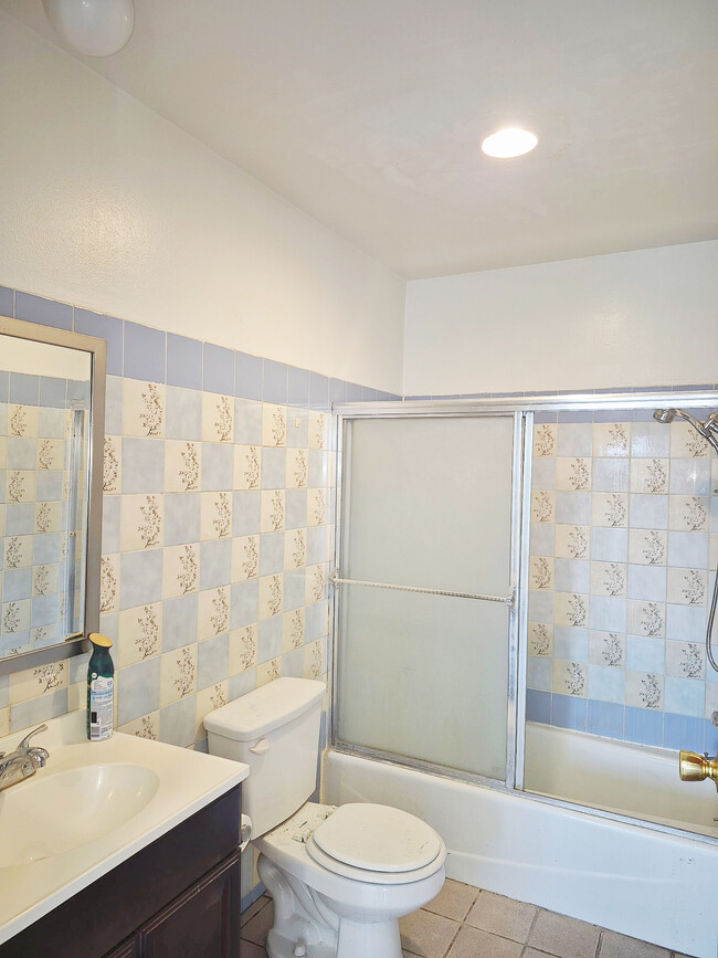 Bathroom - 2023 Sichel St