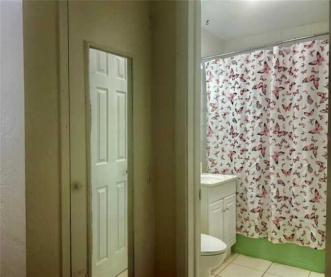 Building Photo - 410 NE 15th Ct