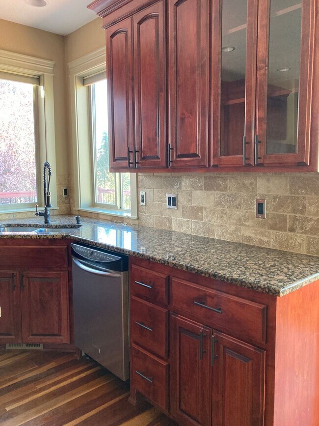 Building Photo - West Meadows Estate 2-Story Home in Salem