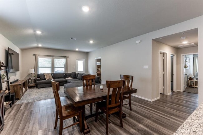 Building Photo - 306 Pecos Dr