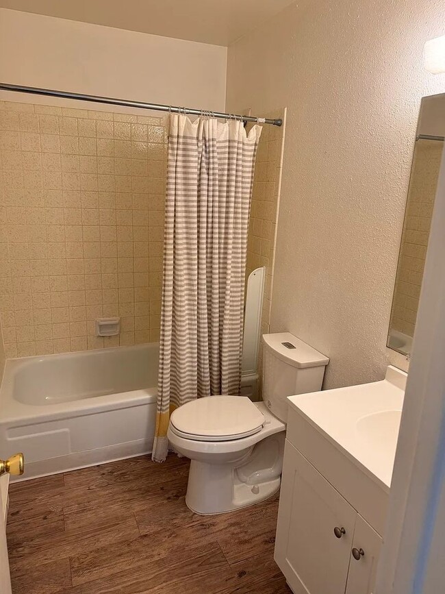 Building Photo - Two Bedroom Condo With  Garage Available F...