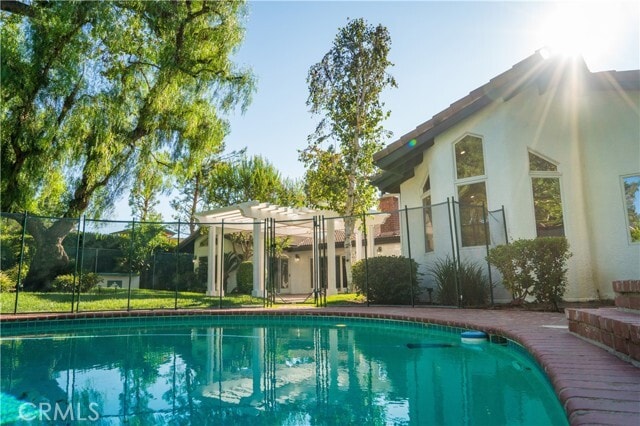 Building Photo - 5054 Encino Ave