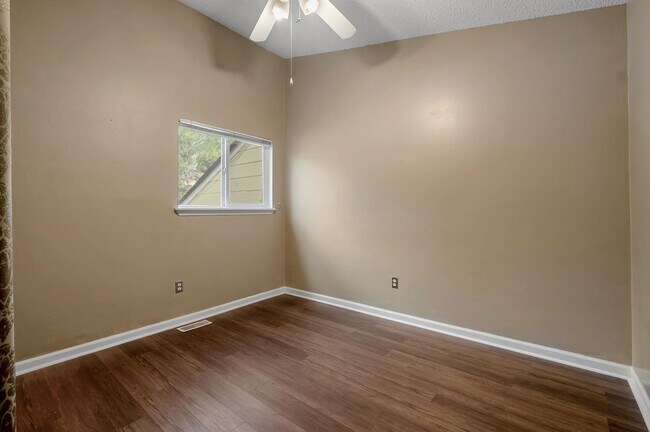 Building Photo - 2471 Talco Hills Dr