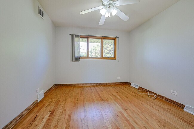 Building Photo - 650 Patricia Ln