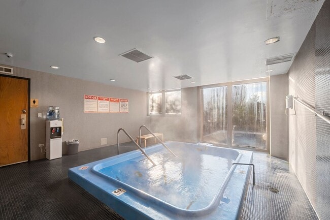 Building Photo - 2020 N Lincoln Park W