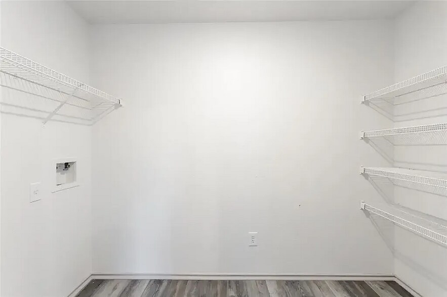 Building Photo - 818 Moss Glen Trl