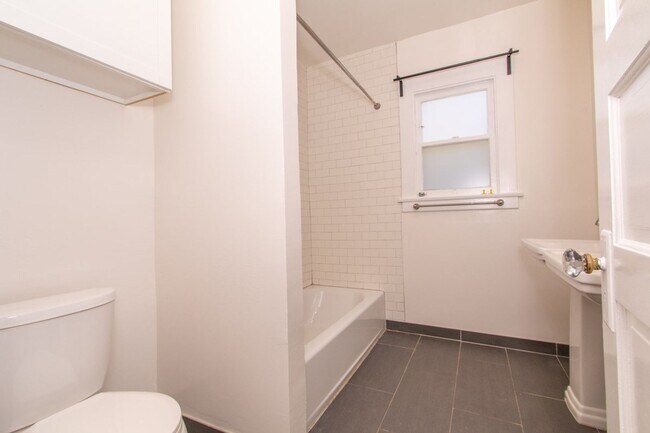 Building Photo - Charming North Park 2 Bedroom with Washer/Dryer, Backyard & Parking!